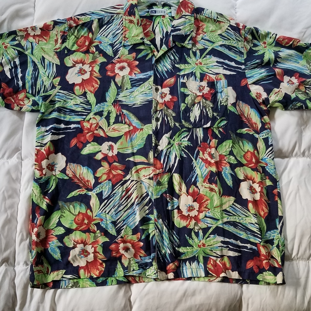 Mens XL raw silk short sleeve Hawaiian shirt.